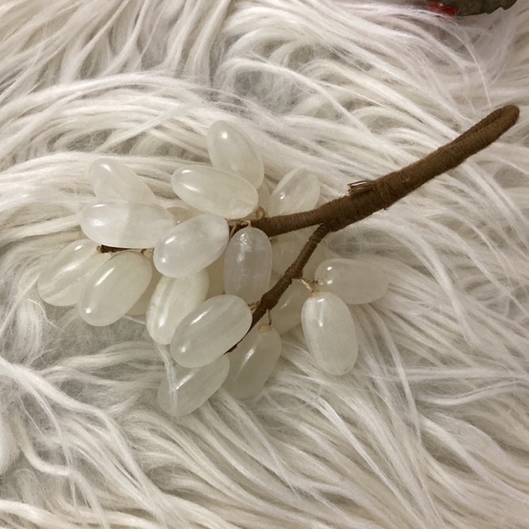 Vintage Set Of 3 Small Stone Carnelian  Marble Jade Grape Clusters Vine MCM - Picture 4 of 9